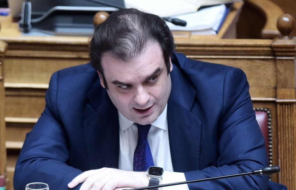 Πιερρακάκης για υπαινιγμούς Χαρίτση: «Δεν περίμενα η οσμή του υπονόμου να φτάσει στη Βουλή»