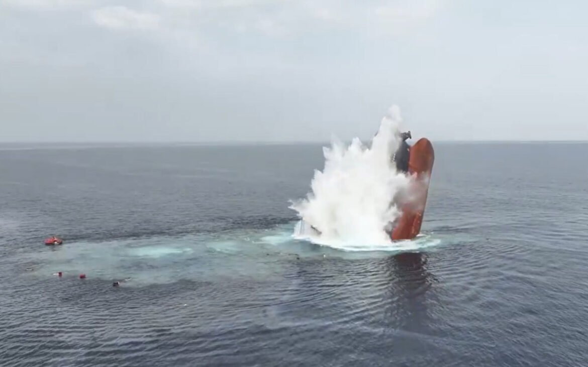 Νέα κινηματογραφική παραγωγή από τους Χούθι – Βίντεο με τη βύθιση του πλοίου «Eternity C»