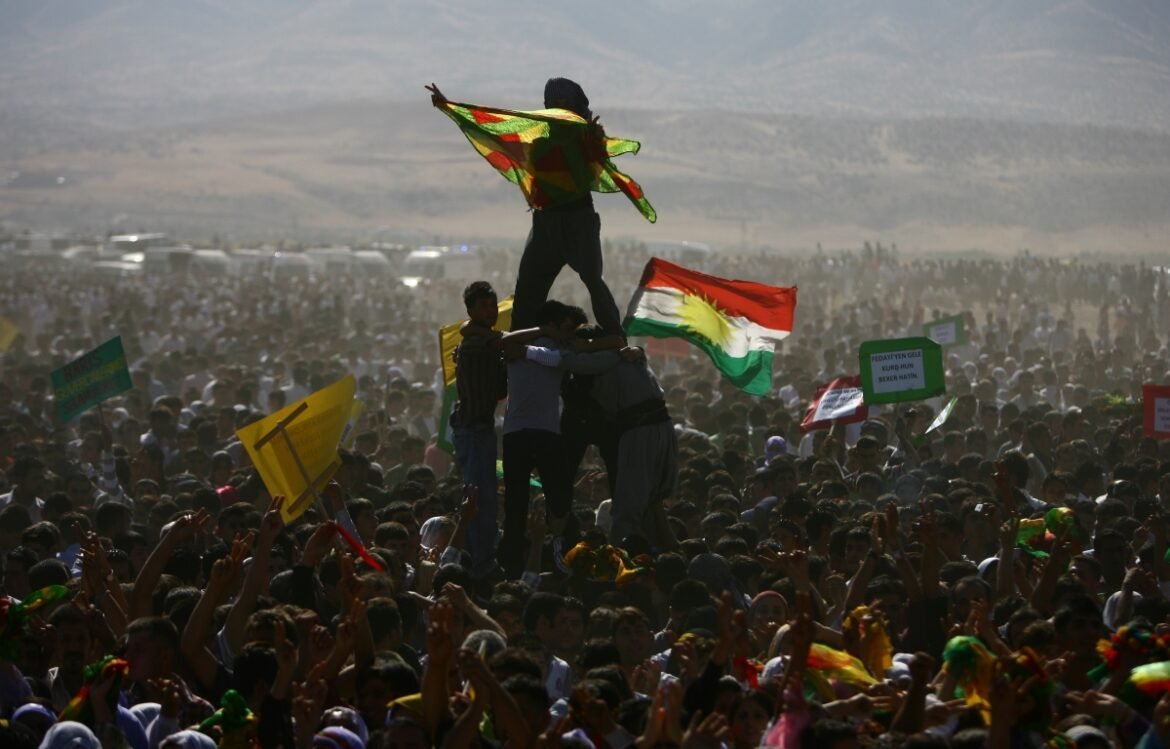 Ο Αμπντουλάχ Οτζαλάν κήρυξε το οριστικό τέλος του PKK – Η παράδοση όπλων θα ξεκινήσει στις 11 Ιουλίου