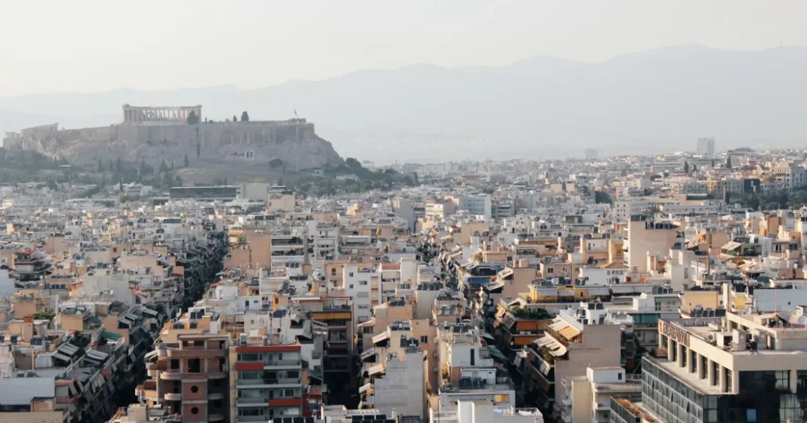 Κατοικία υπό πίεση: Εκρηκτική άνοδος τιμών σε λαϊκές συνοικίες και premium προάστια