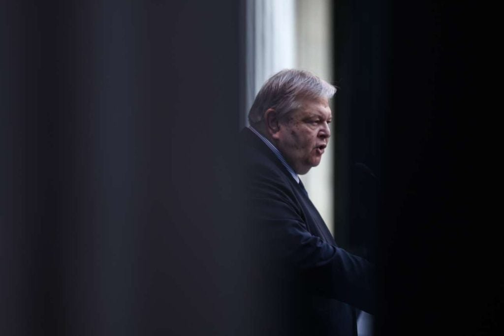 Παρέμβαση Βενιζέλου για την τροπολογία Πλεύρη: Το άρθρο 15 ΕΣΔΑ ισοδυναμεί με κατάσταση πολιορκίας