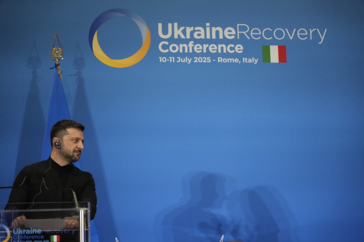 Το μυαλό του στο… χρήμα – Ο Ζελένσκι ζητά τα «παγωμένα» κεφάλαια της Ρωσίας να χρησιμοποιηθούν για την «ανοικοδόμηση» της Ουκρανίας