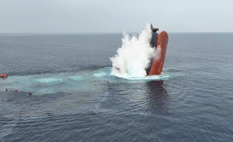 Ερυθρά Θάλασσα: Δύο ημέρες πάλευε με τα κύματα ο Έλληνας φρουρός του «Eternity C» που διασώθηκε – «Είναι