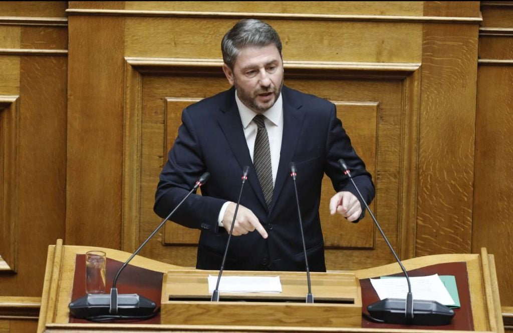 Ανδρουλάκης: «Τρύπα στο νερό» η τροπολογία για τους μετανάστες – να μπει τέλος στις απευθείας αναθέσεις