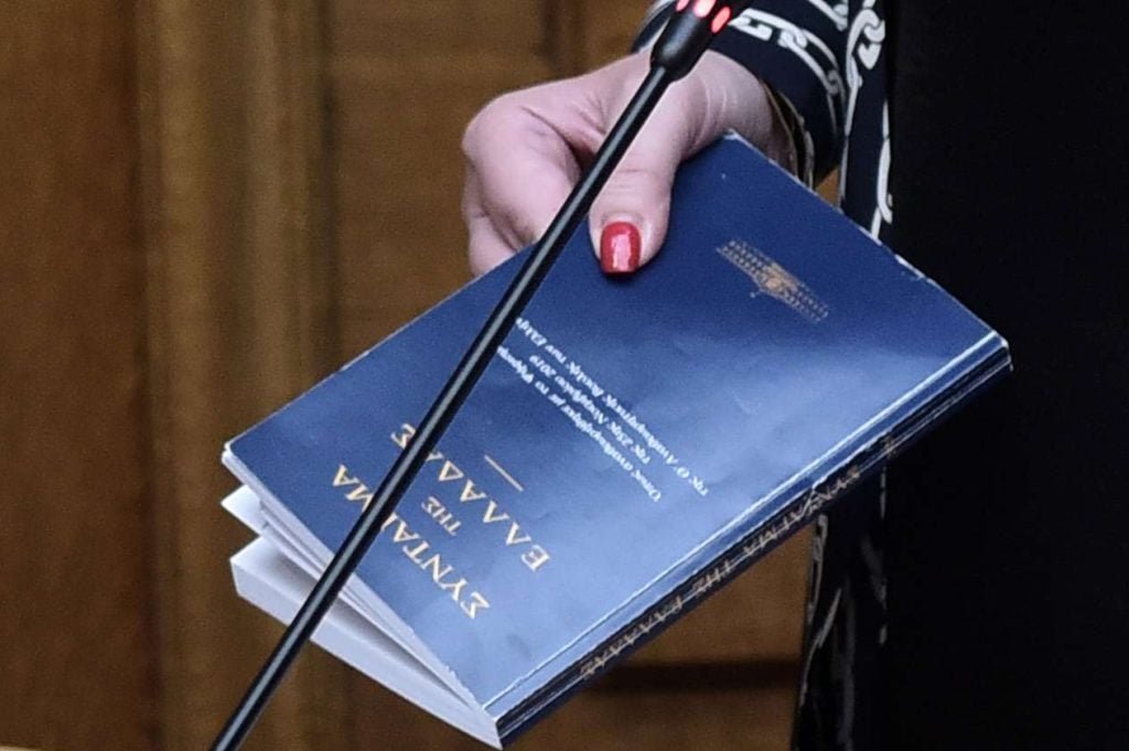 Ομοβροντία από την Αριστερά για την τροπολογία Πλεύρη, αίτηση αντισυνταγματικότητας και το ΠΑΣΟΚ σε αμηχανία