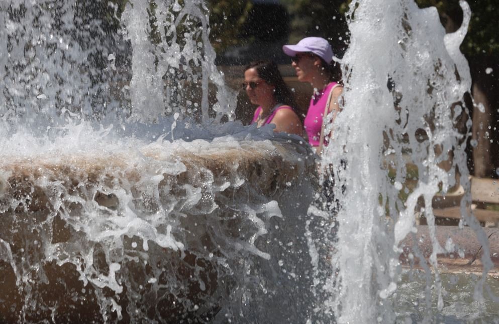 Καιρός τύπου Hot- Dry- Windy από την Κυριακή: Υψηλές θερμοκρασίες και ισχυροί βόρειοι άνεμοι – Πόσο θα
