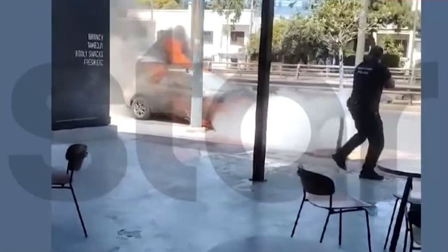 Ψυχικό: Πανικός από φωτιά σε εν κινήσει αυτοκίνητο – Βίντεο ντοκουμέντο