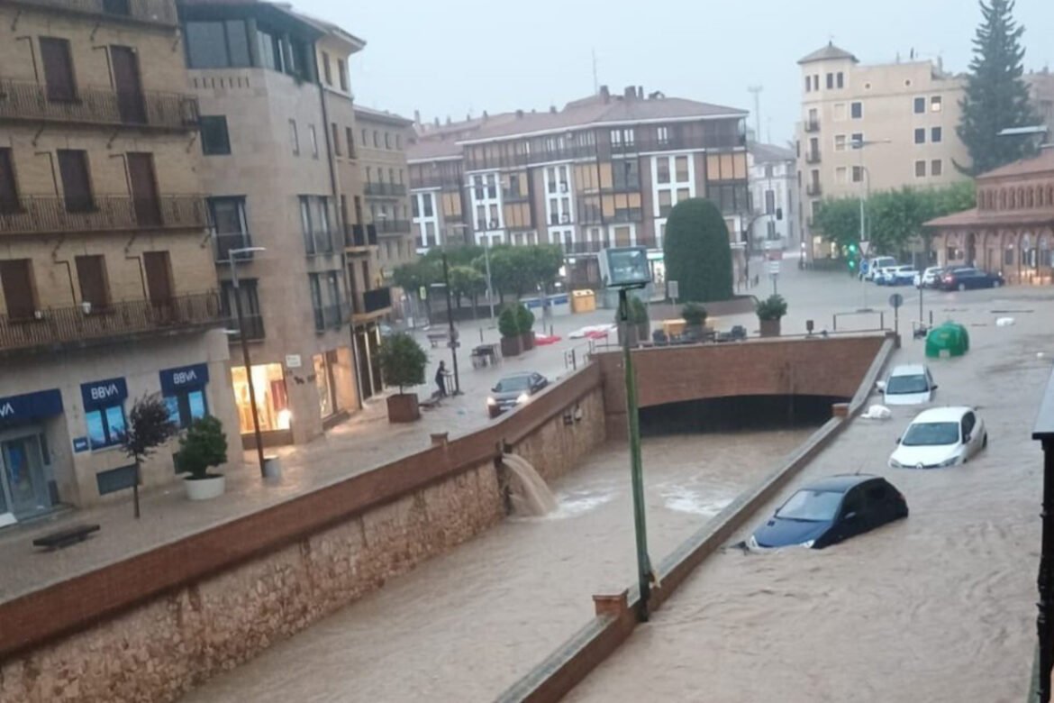 Ισπανία: Μετά τον καύσωνα οι πλημμύρες – Αγωνία για δύο αγνοούμενους (Εικόνες, Βίντεο)