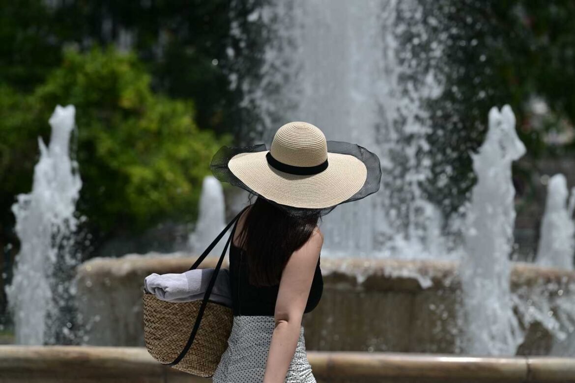 Καιρός: Συνεχίζει την επέλασή της η ζέστη τη Δευτέρα – Σε επιφυλακή η Πολιτική Προστασία για τον αυξημένο