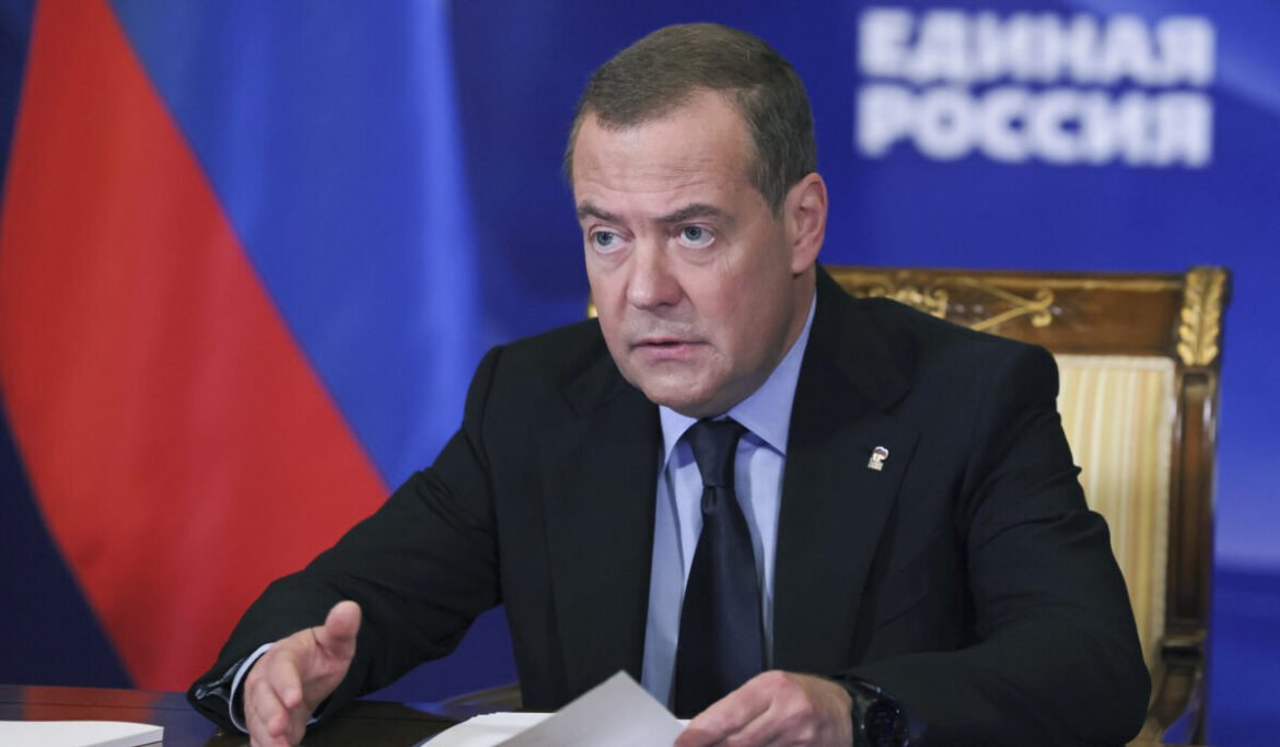 Σκληρή απάντηση Μεντβέντεφ σε Τραμπ για το «θεατρικό τελεσίγραφο» περί κυρώσεων