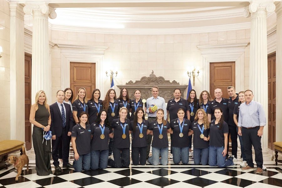 Στο Μαξίμου υποδέχθηκε την Εθνική Πόλο Γυναικών ο Πρωθυπουργός