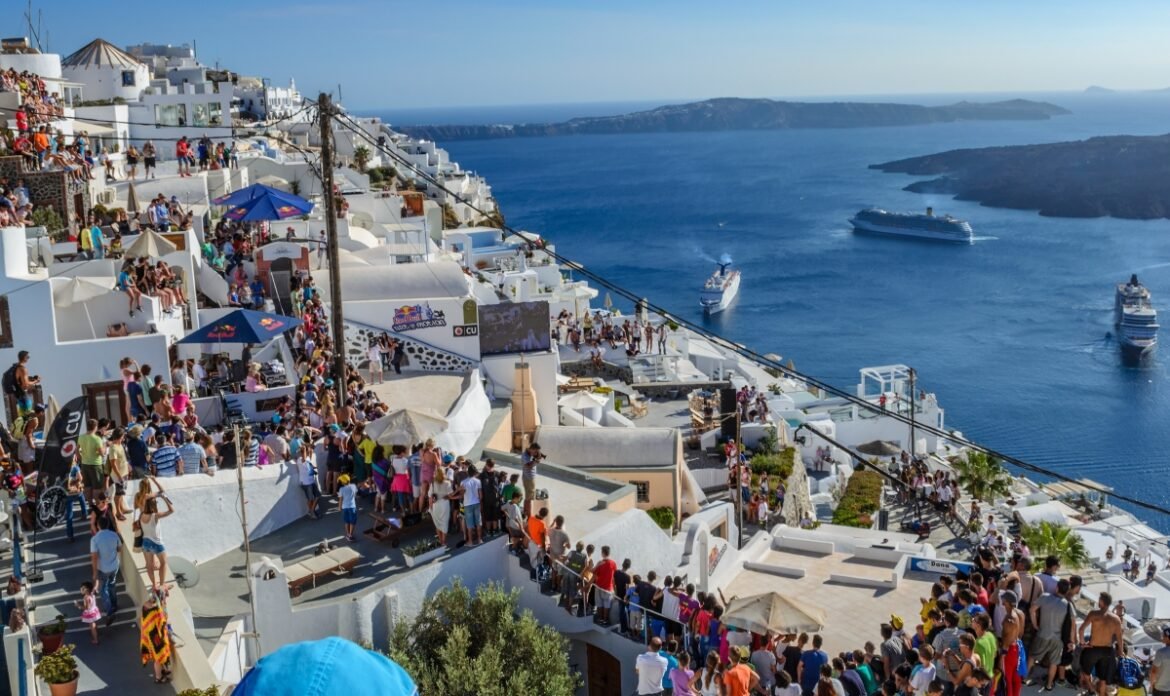 Οι Ευρωπαίοι γυρίζουν την πλάτη στα τουριστικά hotspot – Πλήγμα και στην Ελλάδα