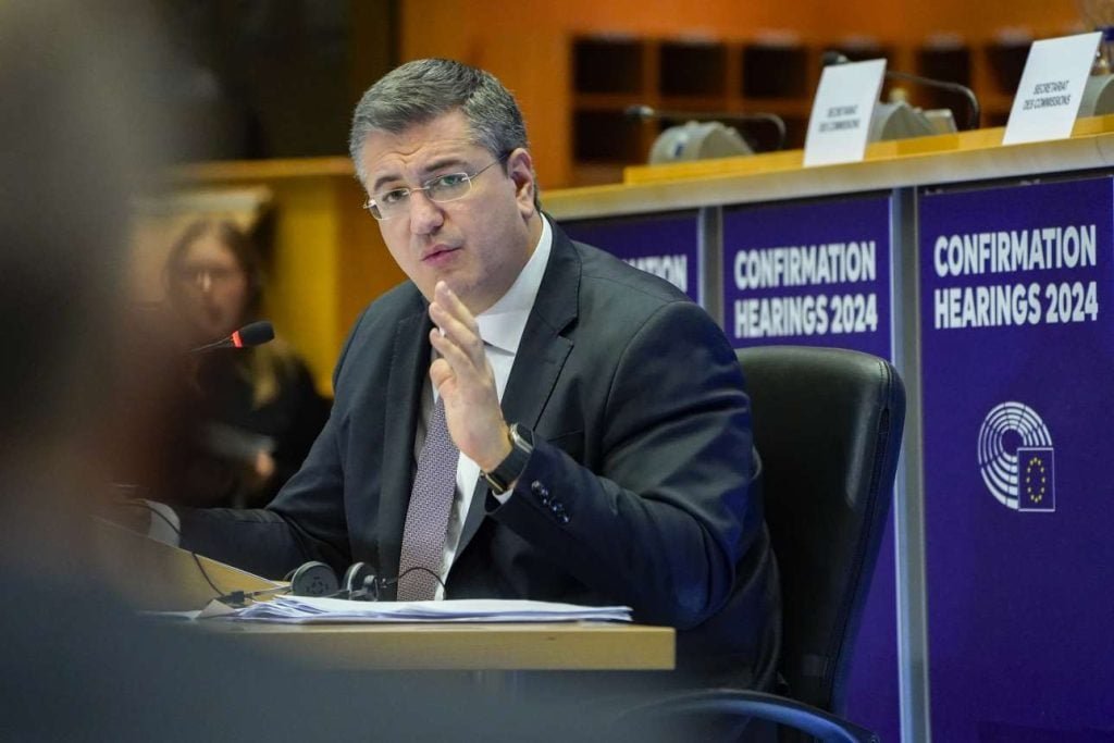 Τζιτζικώστας: Ανοίγει δρόμους και σιδηρόδρομο για τον στρατό του ΝΑΤΟ