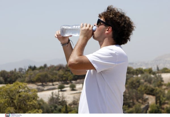 Καιρός: «Επανέρχονται τα 40αρια» λέει ο Τσατραφύλλιας – Συνεχίζονται τα μελτέμια, πώς θα κάνουμε