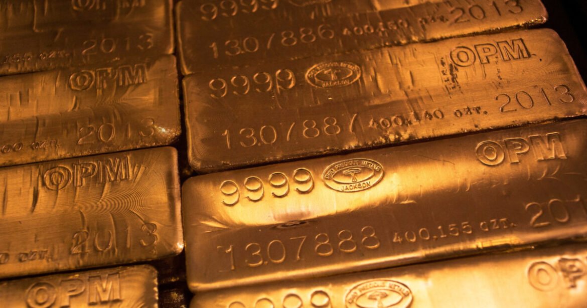 Το «παίρνει πίσω» ο Λευκός Οίκος για τους δασμούς στις ράβδους χρυσού – Τι αναφέρει το Bloomberg