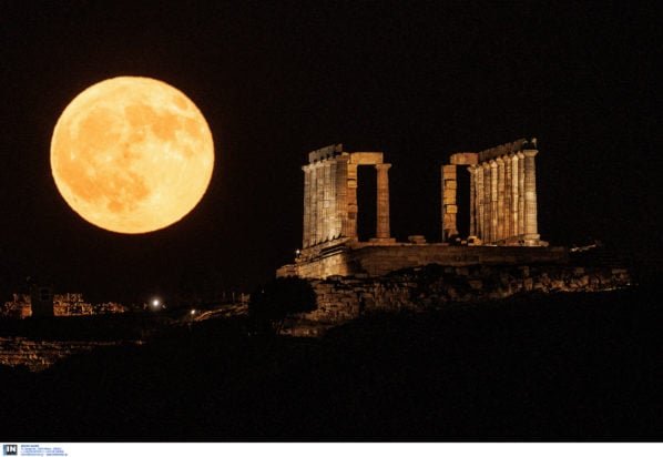 Η Aυγουστιάτικη Πανσέληνος φώτισε τον ουρανό – Μαγευτικές εικόνες