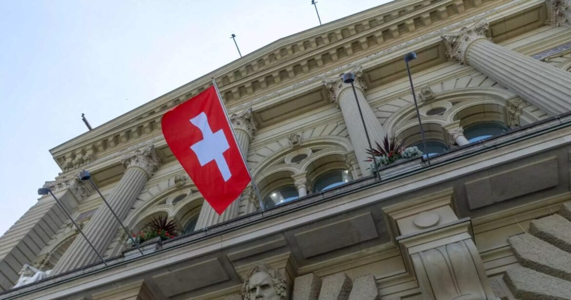 Από την ελπίδα στην απόγνωση η Ελβετία – Πώς κύλησε το καλοκαιρινό «θρίλερ» με τους αμερικανικούς δασμούς