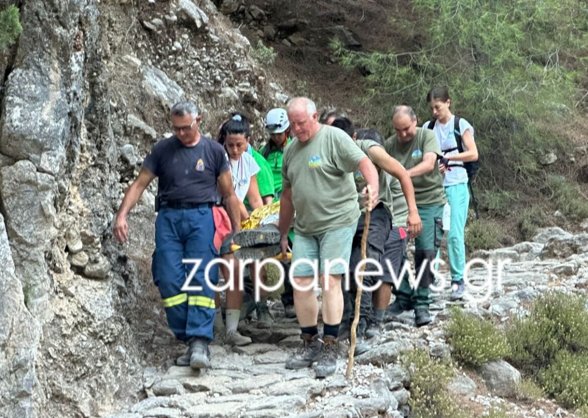 Φαράγγι της Σαμαριάς: Ολοκληρώθηκε η επιχείρηση διάσωσης του πολυτραυματία 60χρονου – Τον κουβάλησαν στα