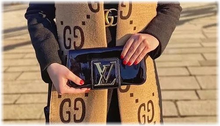 Το “loud luxury” επιστρέφει: Τα brands επενδύουν σε έντονα λογότυπα και τολμηρό σχεδιασμό