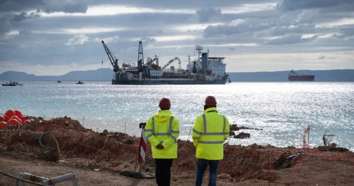 Σύννεφα πάνω από τη νέα ηλεκτρική διασύνδεση Ελλάδας-Ιταλίας