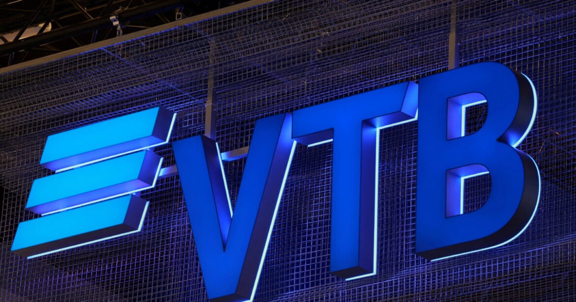 Η ρωσική VTB Bank βλέπει τα έσοδα από δάνεια να καταρρέουν εν μέσω πολεμικών πιέσεων