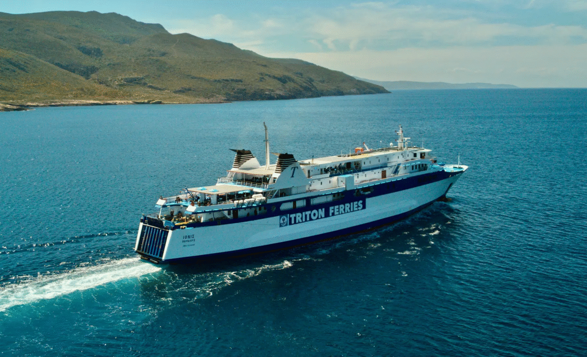 Μπλακ άουτ σε πλοίο με 183 επιβάτες – Πλέει με μία μηχανή προς Λαύριο