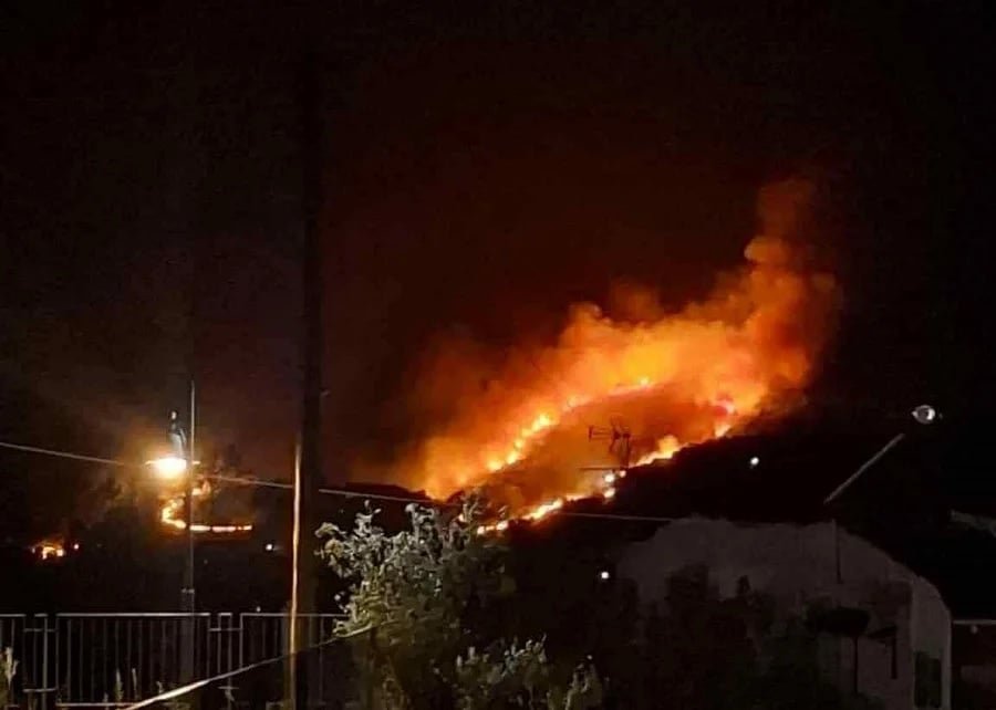 Φωτιά στα Ιωάννινα – Ήχησε το 112 για εκκένωση της περιοχής Πρωτοπαππά