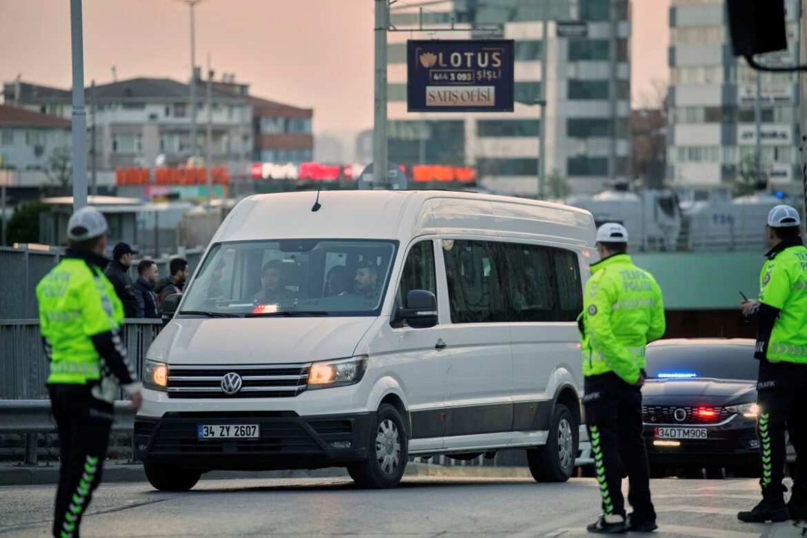 Τουρκία: Νέες συλλήψεις σε δήμους της αντιπολίτευσης σε Κωνσταντινούπολη και Αττάλεια