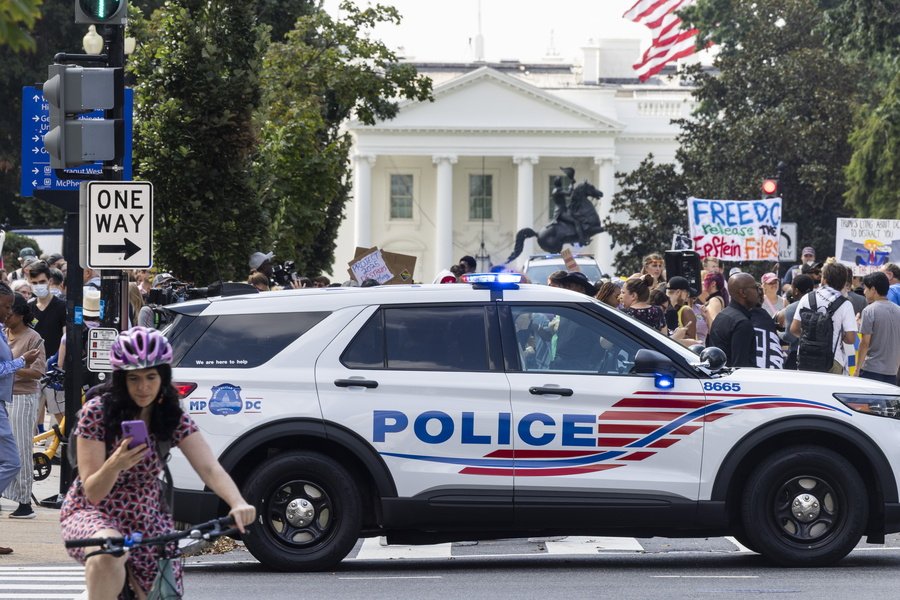 Συνεχίζει ο Τραμπ για τους άστεγους: «Θα σας βάλουμε στη φυλακή» – Αντίδραση από την Δήμαρχο
