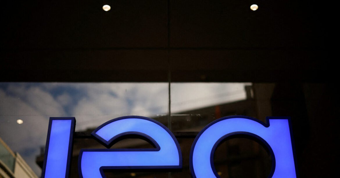 Υπερπροσφορά – ρεκόρ στις αγορές πετρελαίου για το 2026, βλέπει ο IEA