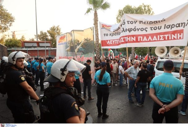 Λιμάνι Πειραιά: Συγκέντρωση διαμαρτυρίας για την άφιξη κρουαζιερόπλοιου με Ισραηλινούς – Ισχυρές αστυνομικές δυνάμεις στο σημείο