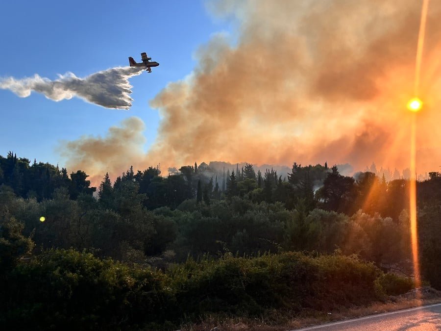 Φωτιά στην Ζάκυνθο: Σε κατάσταση έκτακτης ανάγκης κηρύχθηκαν οι δημοτικές ενότητες Αρτεμισίων και Λαγανά
