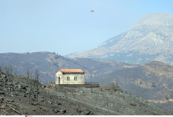 Φωτιές: Βελτιωμένη η εικόνα στα πύρινα μέτωπα σε Αχαΐα και Στρατώνι – Συνεχίζεται η μάχη με τις φλόγες στη Χίο
