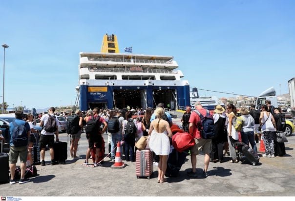 Δεκαπενταύγουστος: Αναχωρούν και οι τελευταίοι εκδρομείς από την Αττική – Γεμάτα τα πλοία