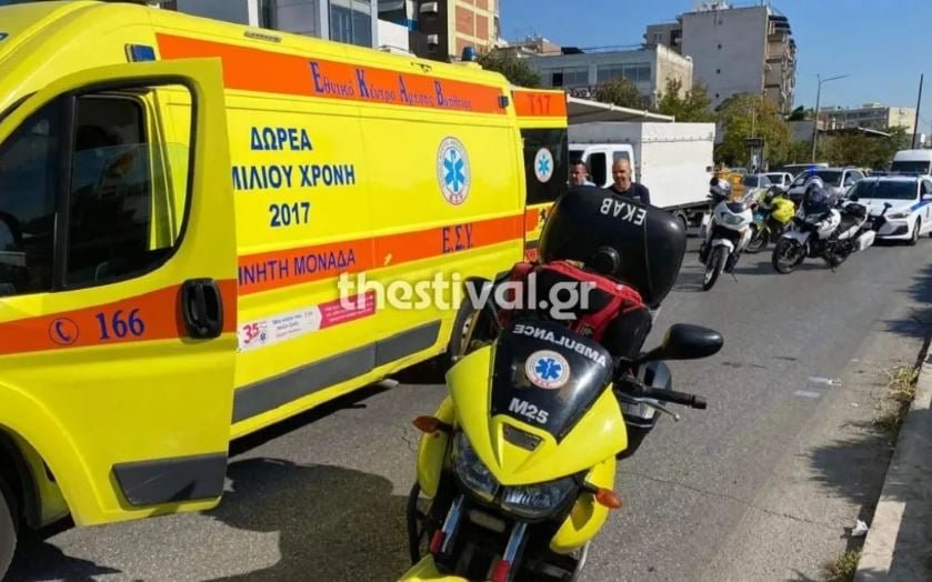Θεσσαλονίκη: Τούμπαρε αυτοκίνητο στον περιφερειακό – Η Πυροσβεστική απεγκλώβισε τον οδηγό – ΒΙΝΤΕΟ