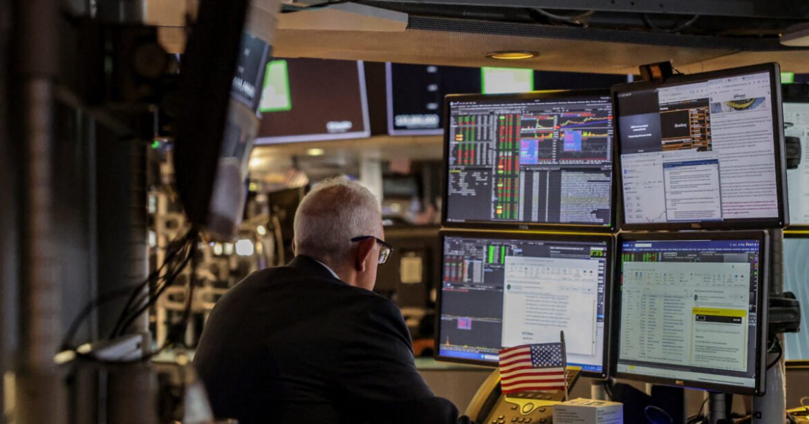 Wall Street: Πτώση για τον S&P 500 στο φινάλε της εβδομάδας, με συνολικό θετικό πρόσημο