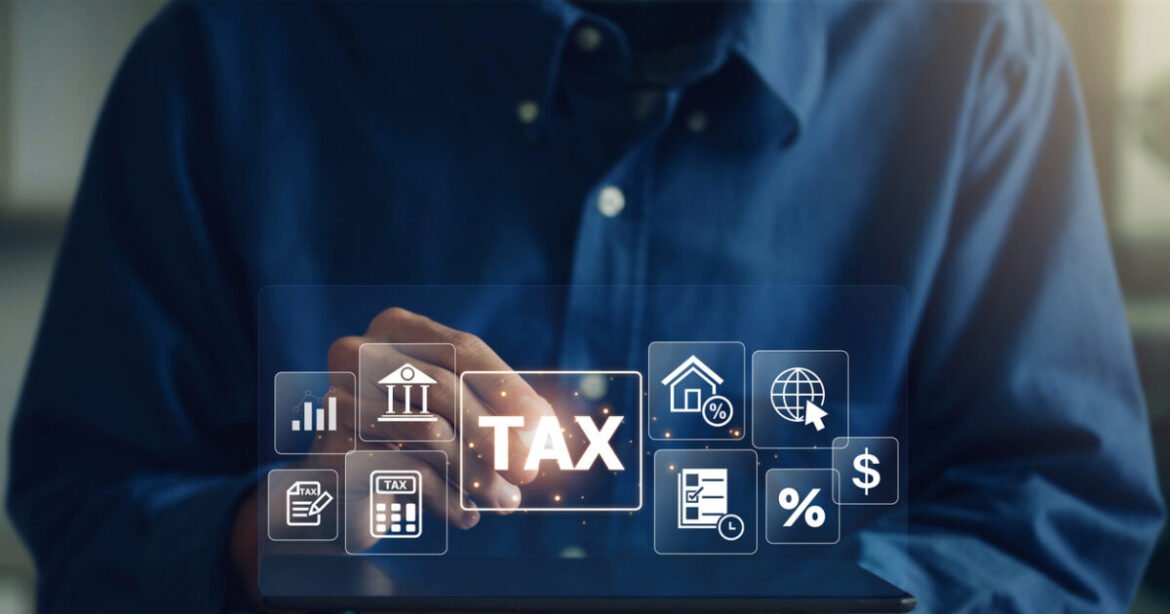 Πακέτο ΔΕΘ: Πώς θα ωφεληθούν τα εισοδήματα των μισθωτών και των επαγγελματιών από τις νέες μειώσεις φόρων