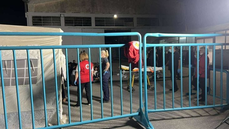 Ολοκληρώθηκε η διάσωση των 39 μεταναστών νότια της Καλαμάτας – ΒΙΝΤΕΟ