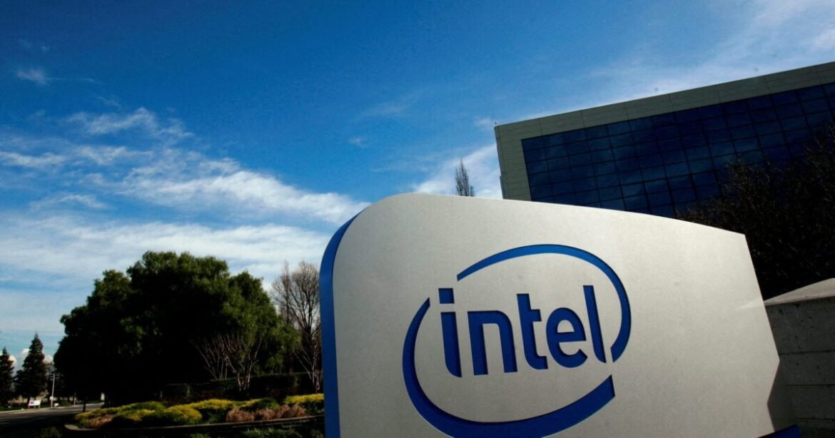 Η κυβέρνηση Τραμπ βρίσκεται σε συνομιλίες για την απόκτηση μεριδίου 10% στην Intel