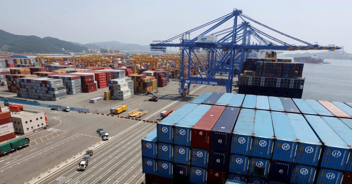 Ο Τραμπ αυξάνει ξαφνικά τους δασμούς σε πάνω από 400 προϊόντα από μέταλλα