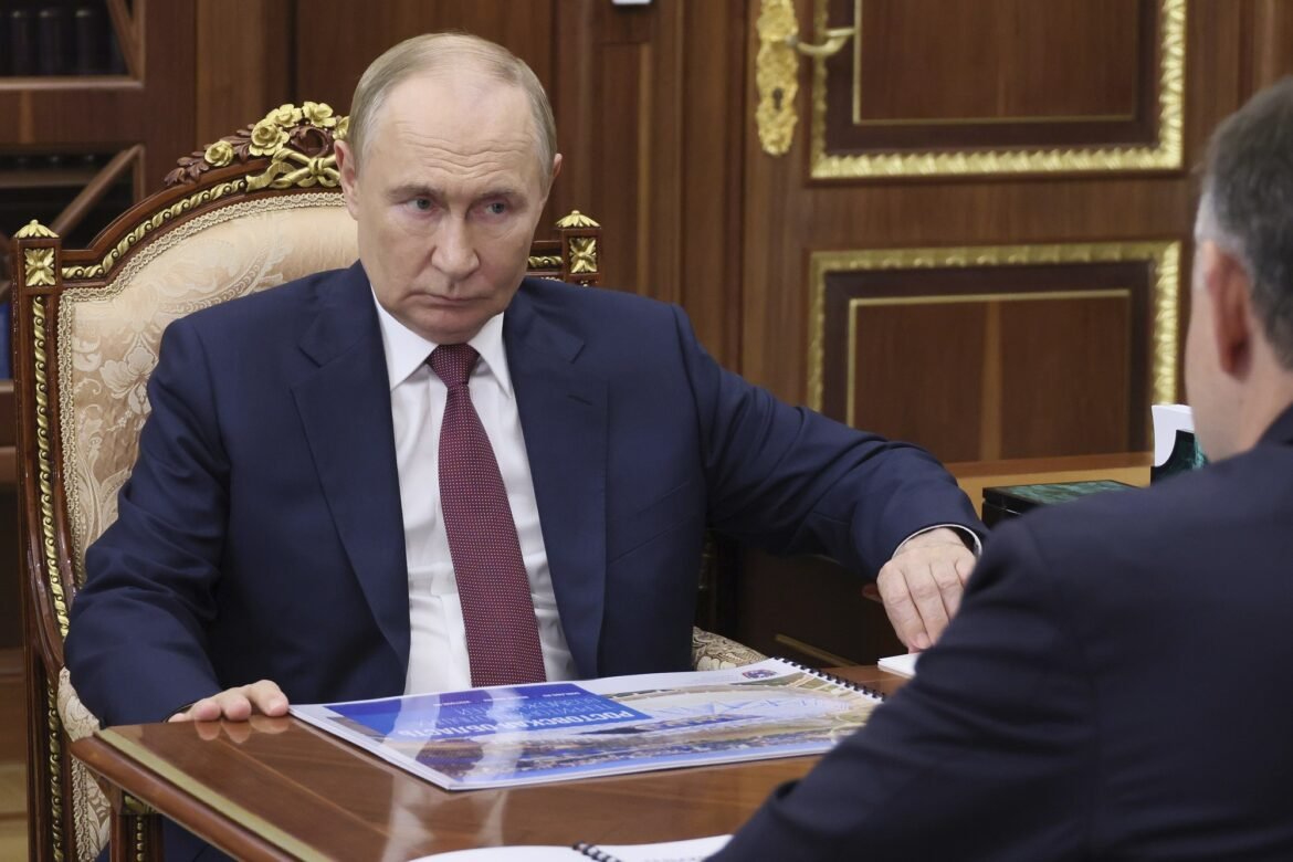 «Ο Πούτιν δεν προφέρει καν το όνομα του Ζελένσκι και θα συναντηθεί μαζί του;» – Πώς λειτουργεί η διπλωματική ίντριγκα της Μόσχας