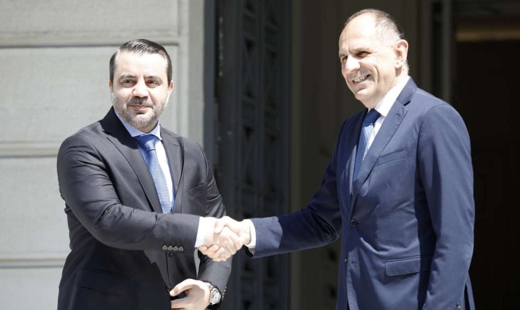 Δίαυλος συνεργασίας Αθήνας-Δαμασκού – τι συζήτησε ο Γεραπετρίτης με τον Σύρο ομόλογό του