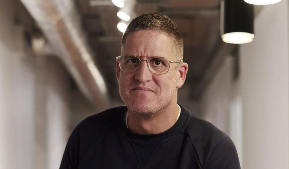 Μύκονος: Ποιος είναι ο δισεκατομμυριούχος Tom Greenwood που σώθηκε από γιατρούς του ΕΣΥ – Παραλίγο να