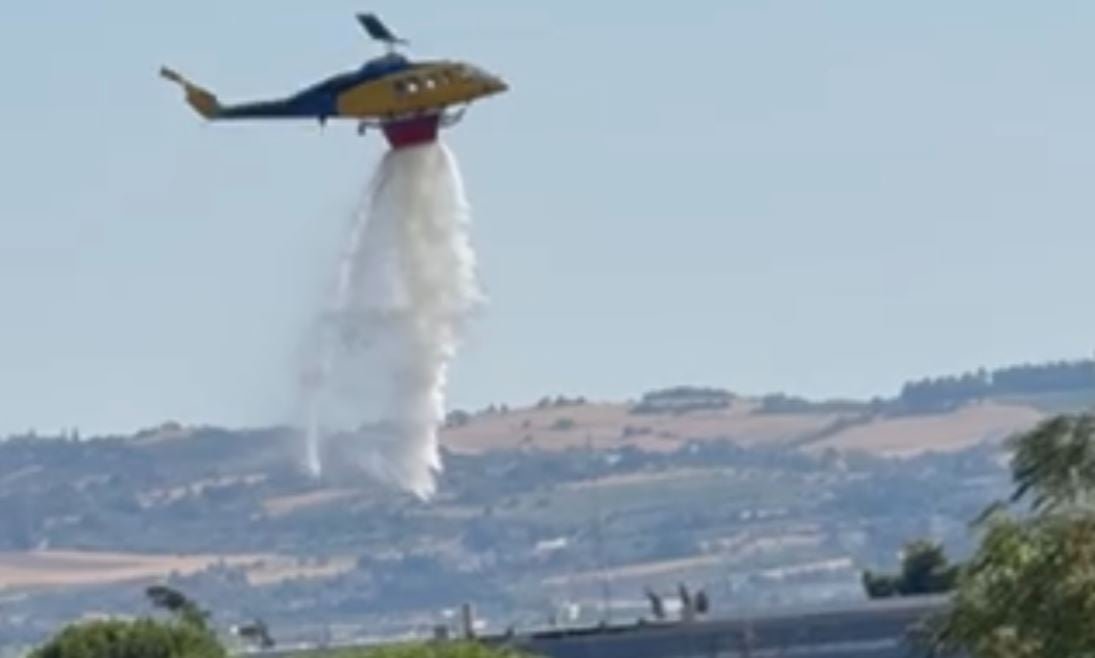 Φωτιά σε αγροτοδασική έκταση στον Δομοκό – Επιχειρούν κι εναέρια μέσα