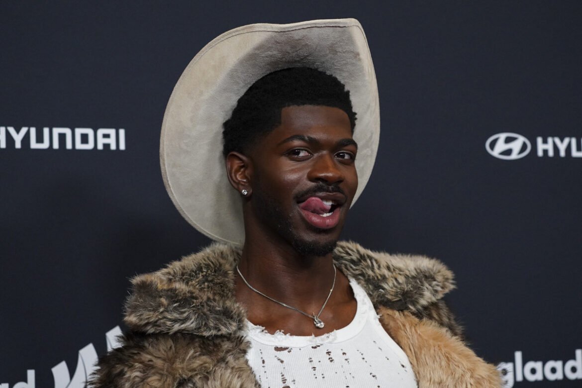 Στο ψυχιατρείο ο γνωστός ράπερ Lil Nas X – Κυκλοφορούσε γυμνός στους δρόμους του Λος Άντζελες (Βίντεο)