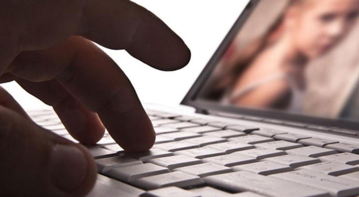 Σάλος στην Ιταλία για ομάδα στο Facebook με 32.000 μέλη – Αναρτούσαν γυμνές φωτογραφίες