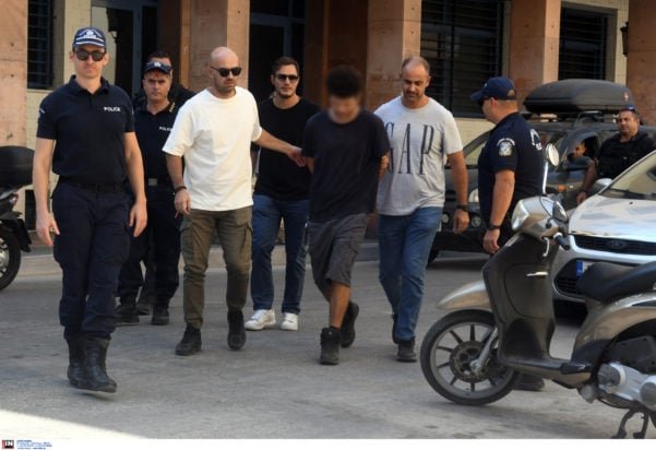 Πάτρα: «Στη φυλακή δεν είναι ο γιος μου αλλά ο εθελοντισμός» υποστηρίζουν οι γονείς του 25χρονου που