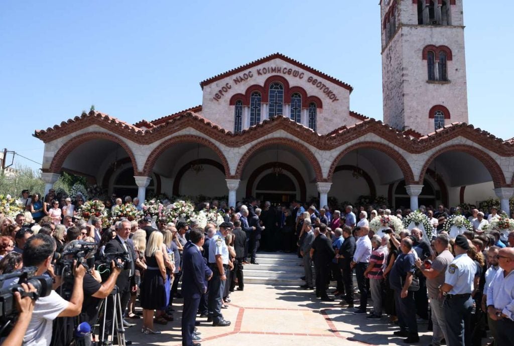 «Ψηλέ θα μας λείψεις» – Το τελευταίο αντίο στον Απόστολο Βεσυρόπουλο