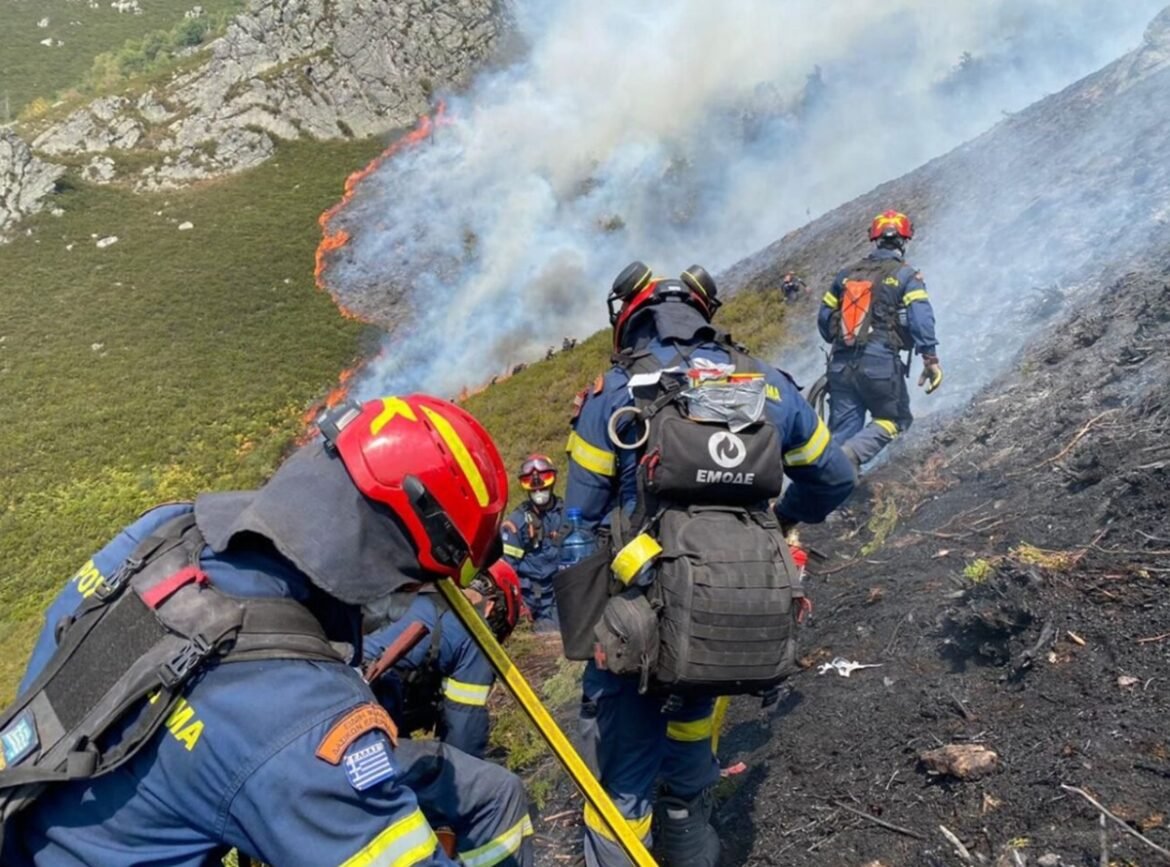 Ισπανία: Τα «κλικ» από τη μάχη με τις μεγάλες φωτιές – Επιχειρούν Έλληνες δασοκομάντος