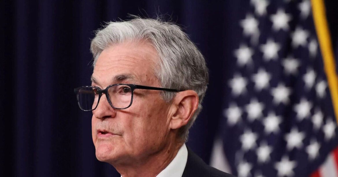 Πάουελ (Fed): Οι μεταβαλλόμενοι κίνδυνοι ενδέχεται να δικαιολογούν την προσαρμογή των επιτοκίων